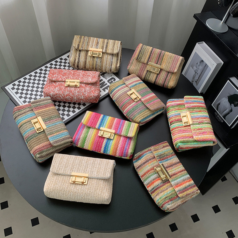 Women Bags Polene - 女性夏のビーチレインボーストライプ織わらクロスボディショルダーバッグフロントフラップターンロックチェーンボヘミアン休暇小型財布